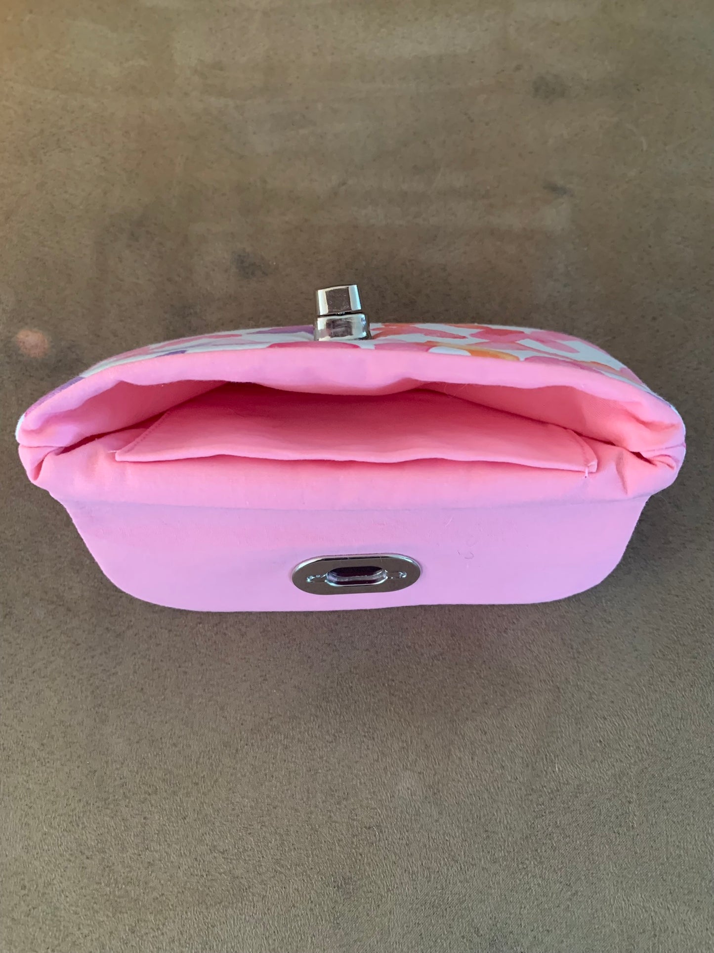 Twist Lock Clutch - Hearts